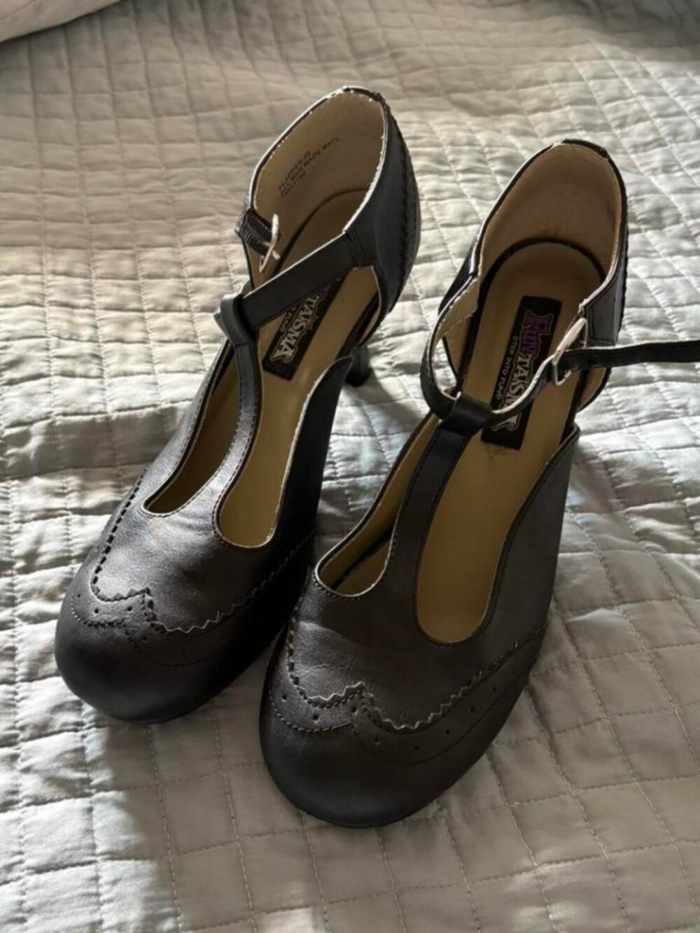 Women's Grey and Brown Courts